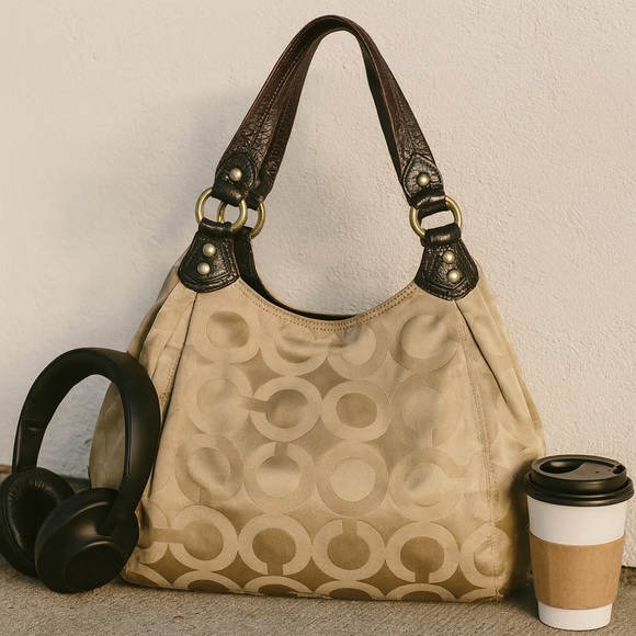 Coach Madison Beige Op Art “C” - Picture 4 of 13